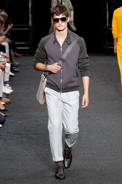 Look 15